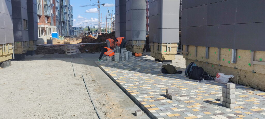 Генеральный подрядчик ООО «ФЛЭТ и Ко» вывез со строительной площадки ЖК «ЛЕГЕНДА» более 6000 тонн грунта.