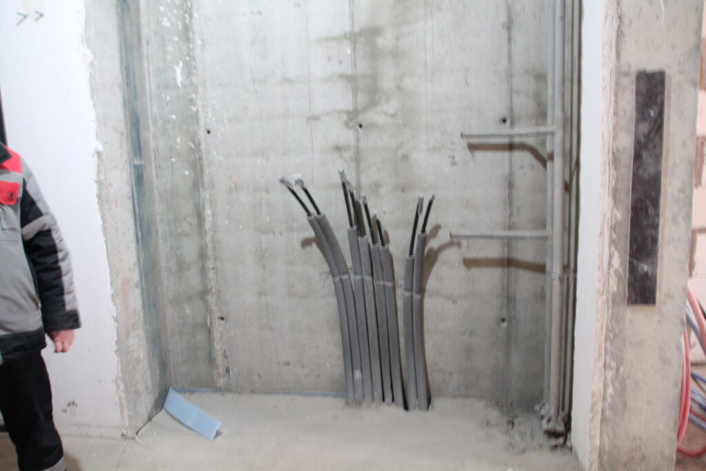 В проблемном ЖК «Академ Палас» начат демонтаж плит перекрытия стилобата