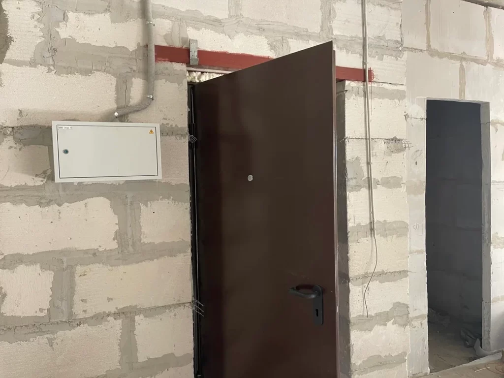 Установлены двери квартир в секции А проблемного ЖК «Малыгина, 12»