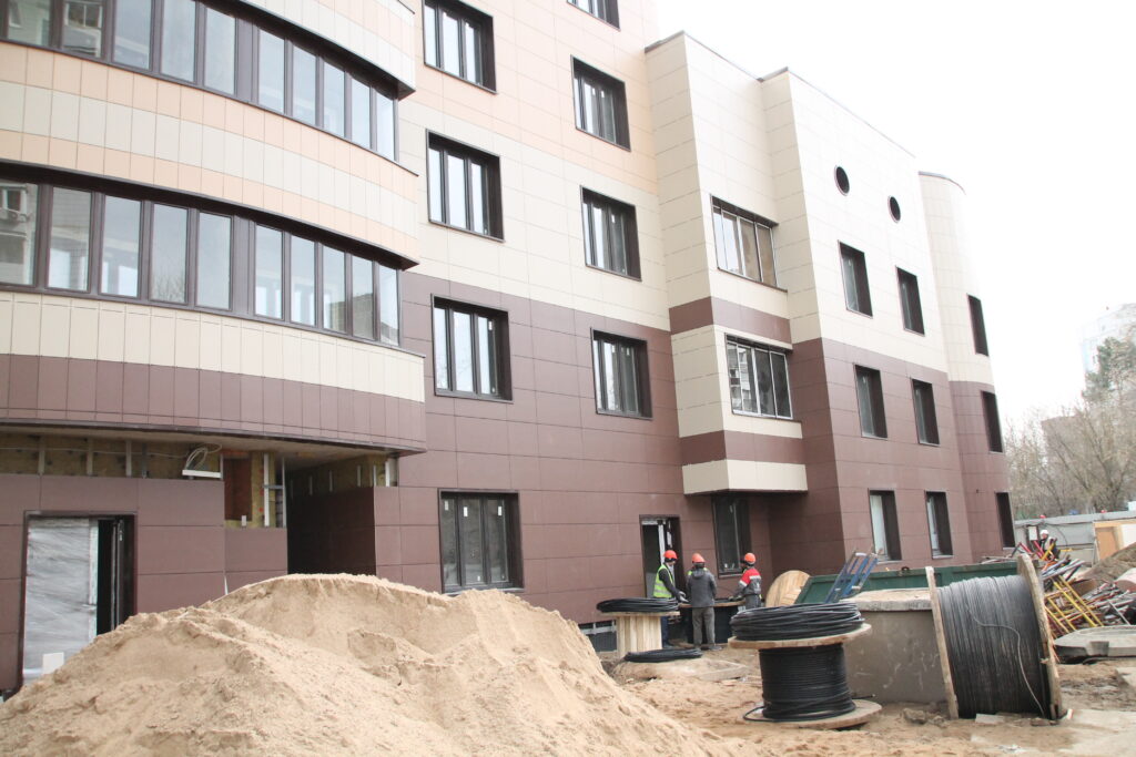 Рафик Загрутдинов: завершено остекление витражных конструкций в проблемном жилом комплексе «Малыгина, 12»